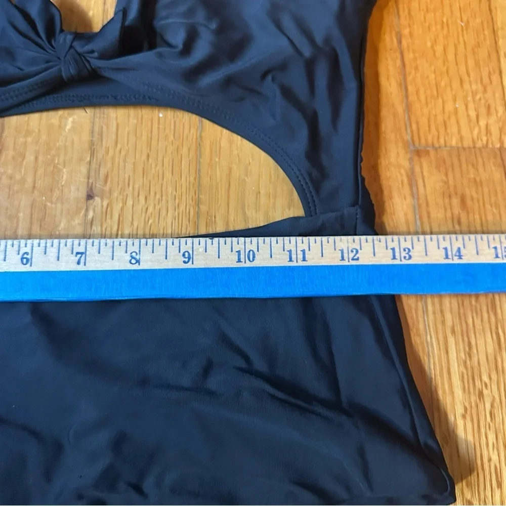 ZAFUL / Swimwear / One-Piece / Bow Front Cut Out One Piece Swimsuit Size S (T)
